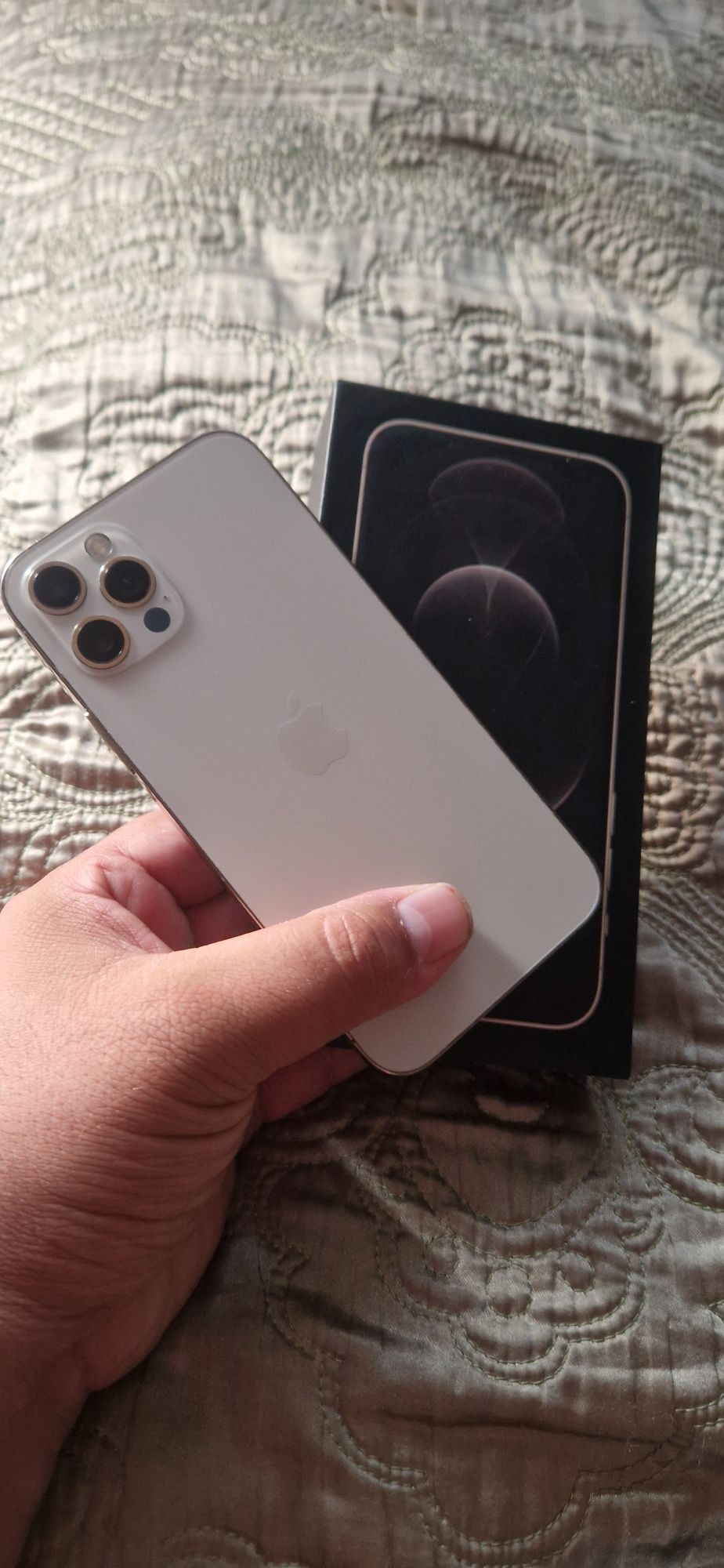 Ipone 12 pro срочно сотилади 256.