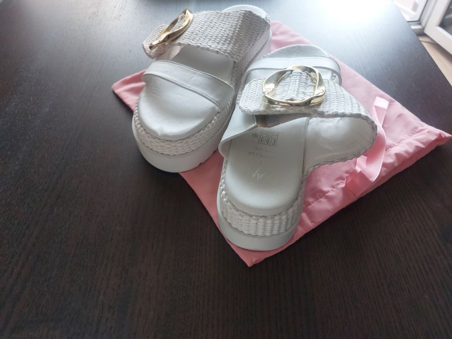 Продавам женски обувки Mariela Fabiani