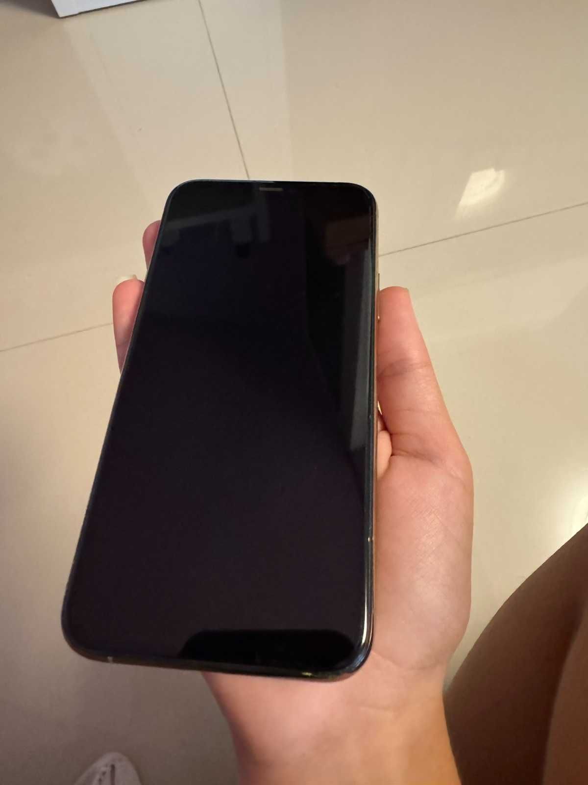 Продавам Iphone 11 pro 256GB