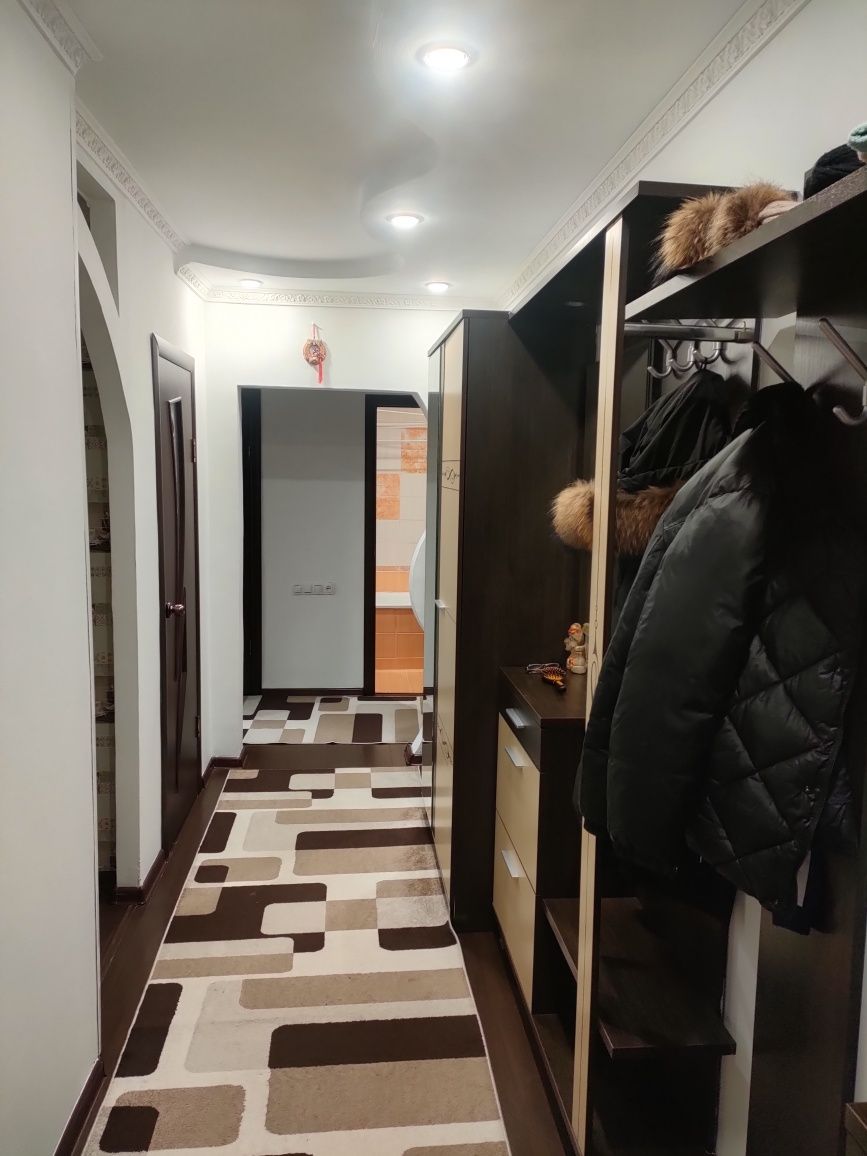Продам 3 комнатную улучшенную квартиру в 4 микрорайоне