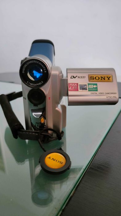 Camera Sony DV 1000 + card 512 MB + geanta + trepied + cablu USB