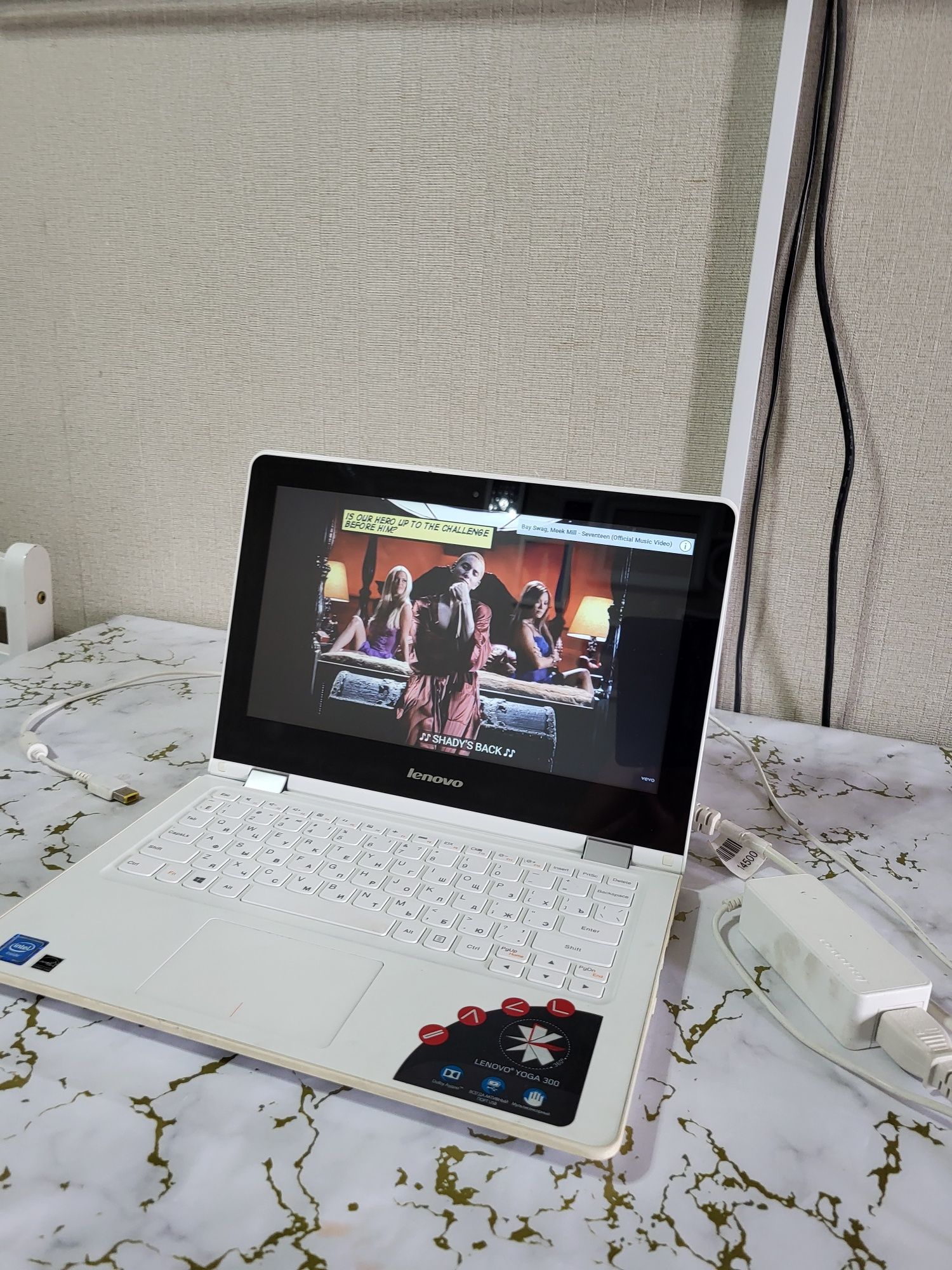 Netbook Lenova Yogo 300
