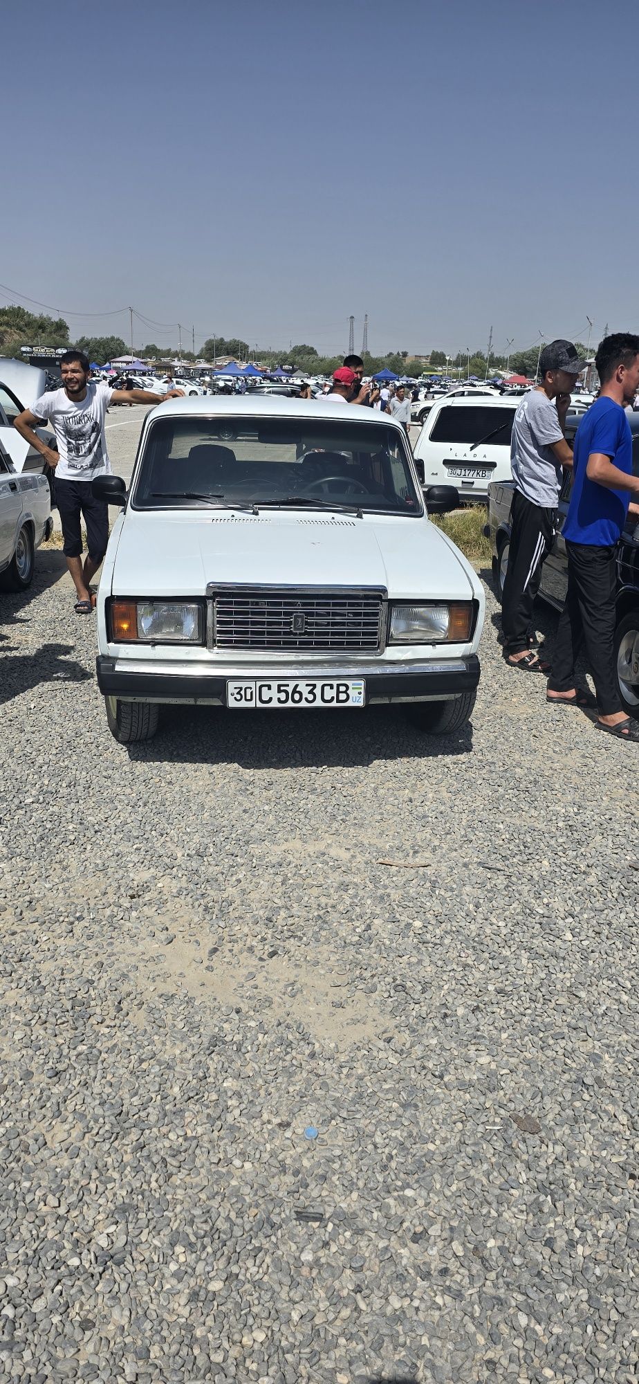 Vaz 2107 sotiladi