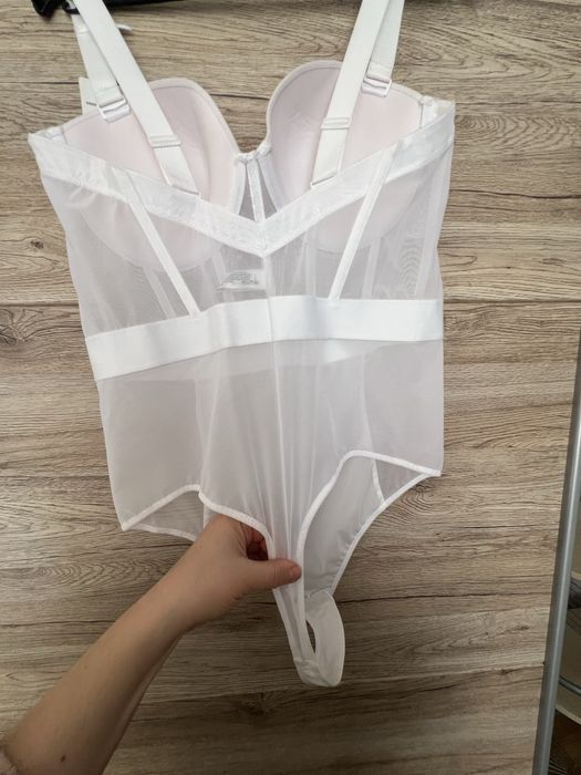 Страхотно бяло боди на DKNY