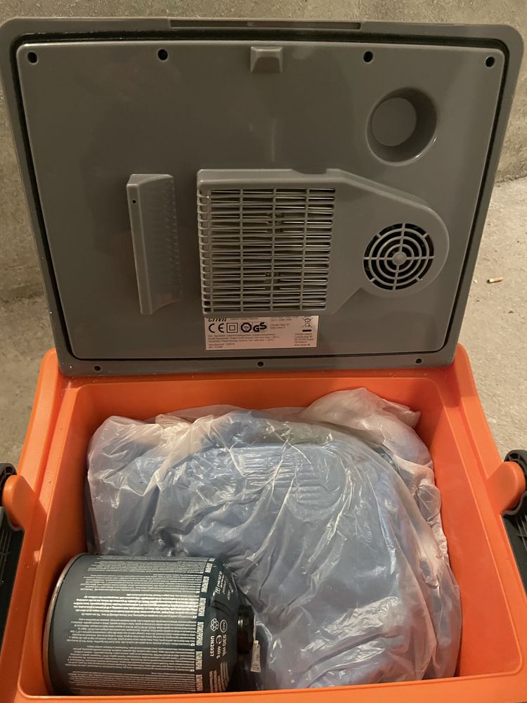 Хладилна чанта 12v/220v
