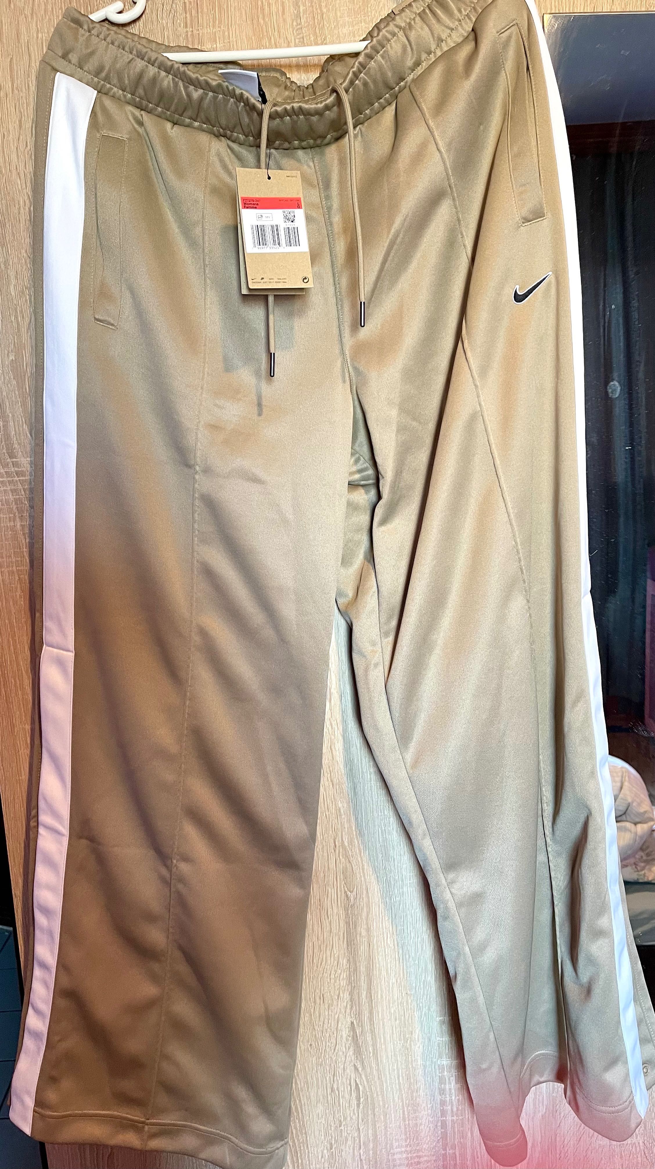 Ново дамско долнище Nike L