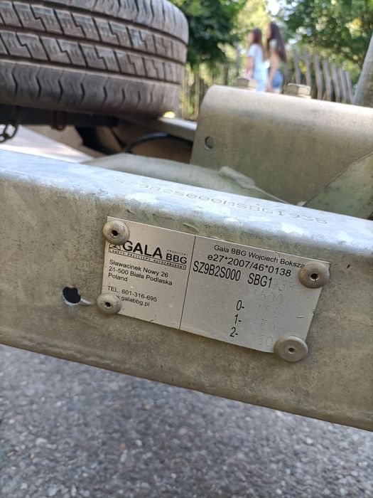 Remorcă platformă, se conduce cu categoria, accept schimb...