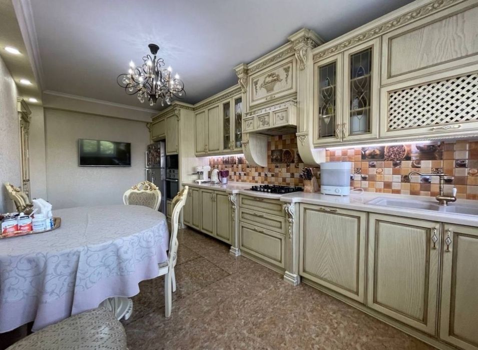 Продается 4в3 ком квартира, ориентир: Дархан, 98 м²
