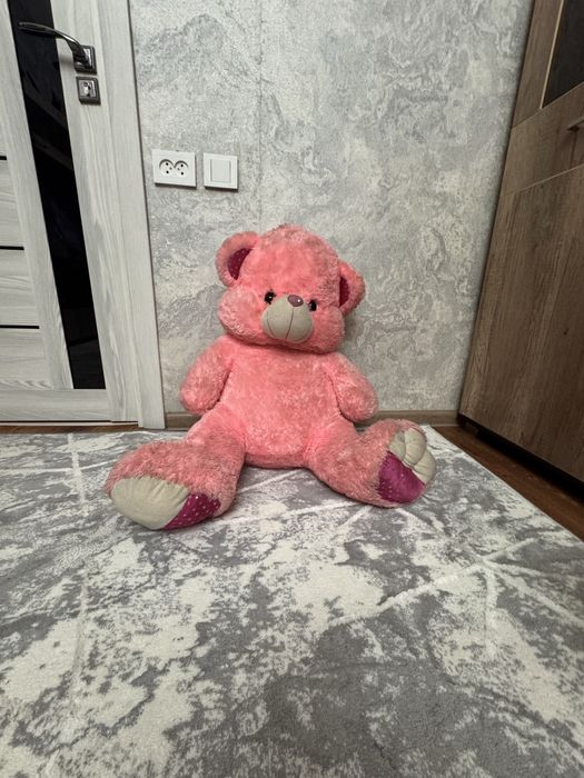 Большой медведь плюшевый