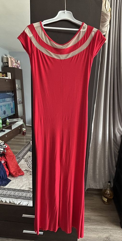Продавам нова дамска червена рокля