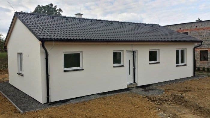 Case modulare pe structura metalica containere