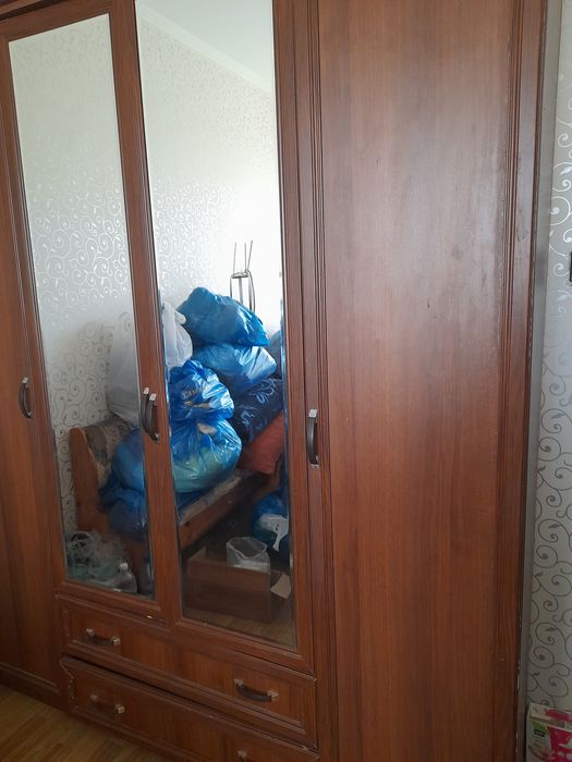 Шкафы, кровать с матрасом