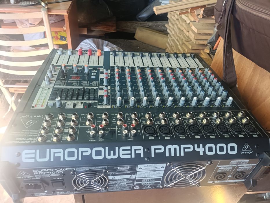Mixer Behringer PMP4000(activ)