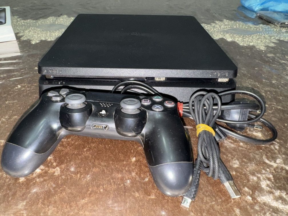 Sony PlayStation 4Slim 500Gb контролер ver.12 и две игры