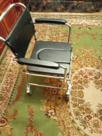 Vând scaun pentru persoane cu dizabilități