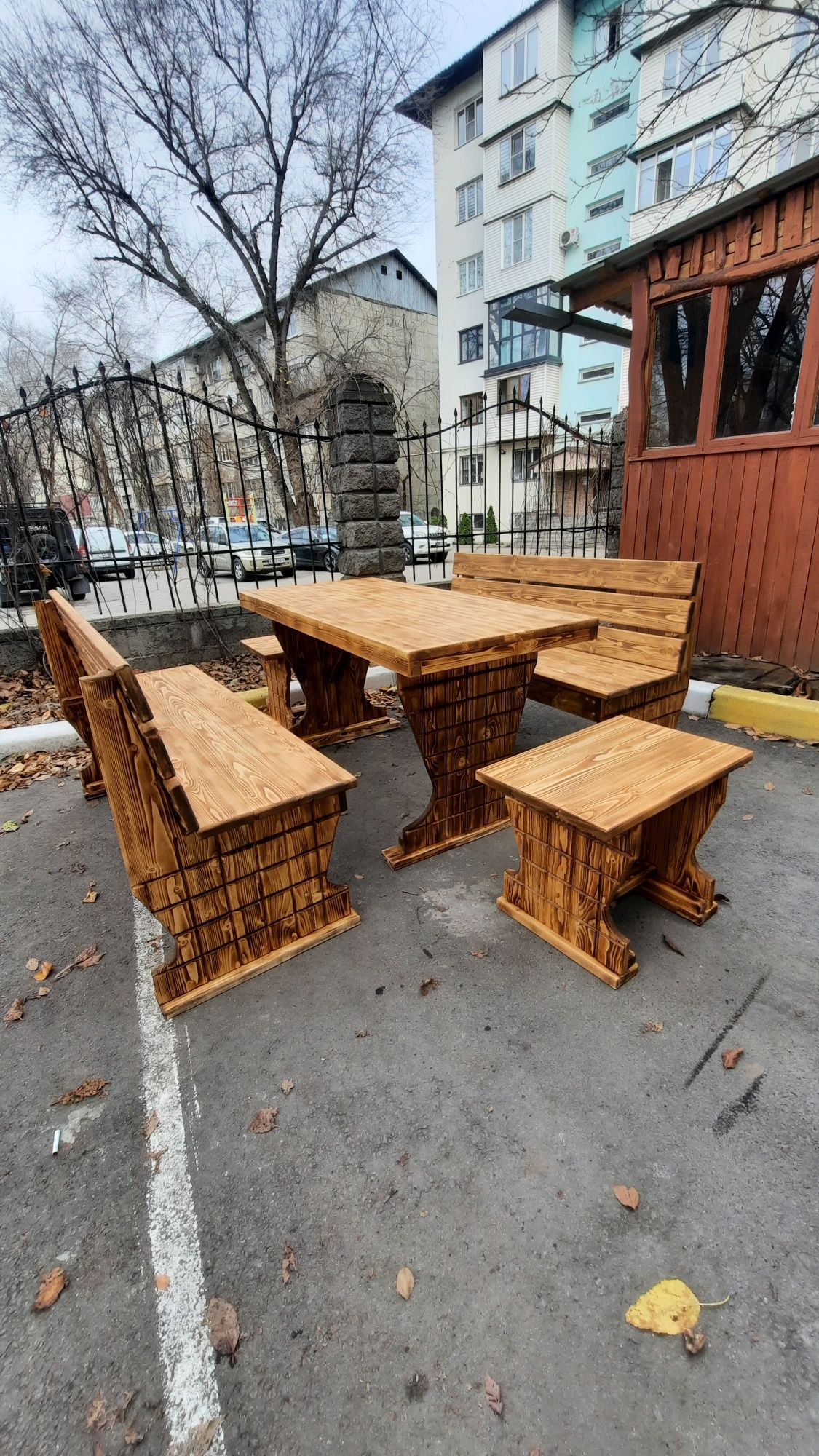 Комплекты столов со скамейками из дерева