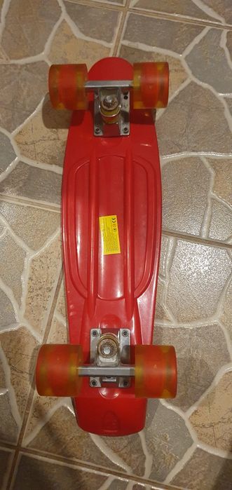 Skateboard cu luminite led ca nou