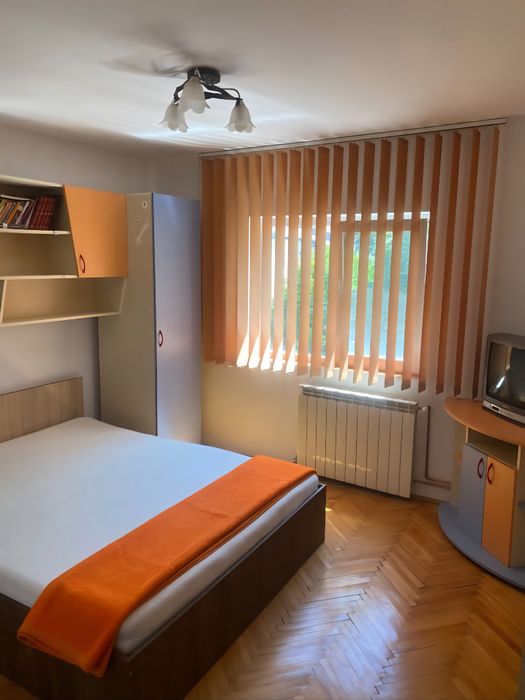 Proprietar închiriez apartament cu 2 camere zona Soarelui
