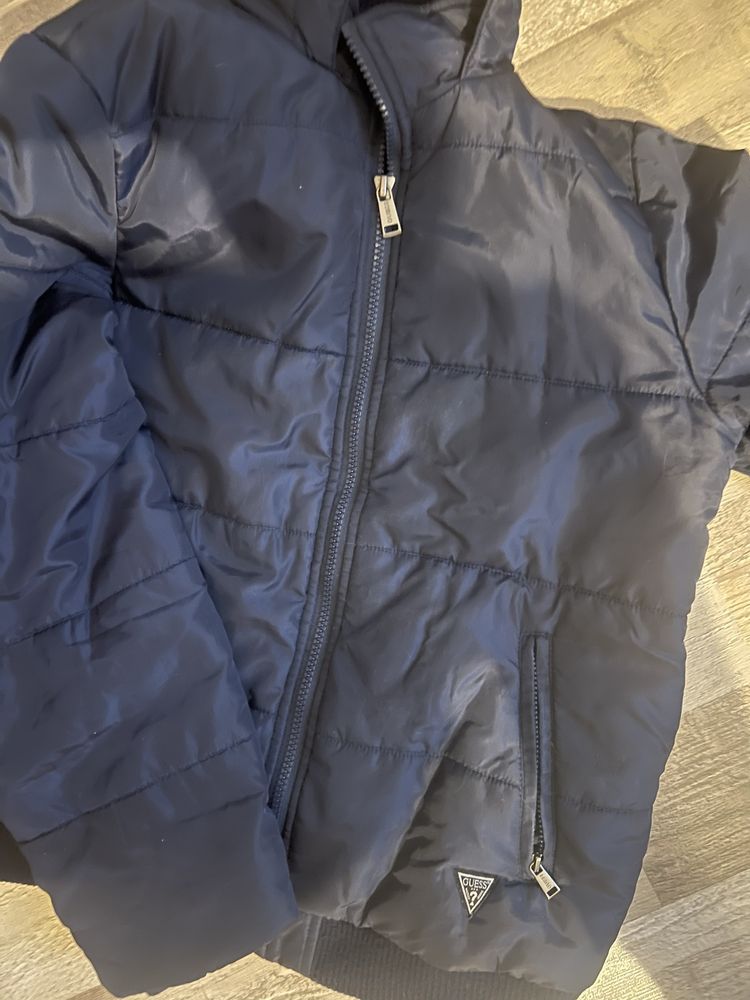 Яке на марката guess