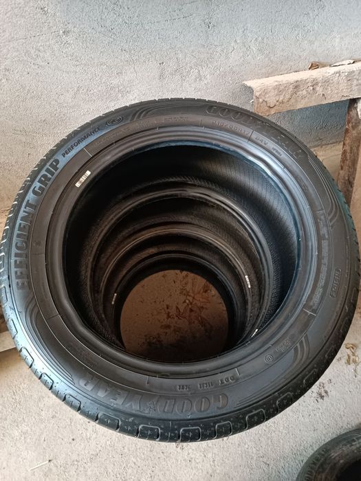 Balon Goodyear 215 55 R17 Holati Yangide Turibti
