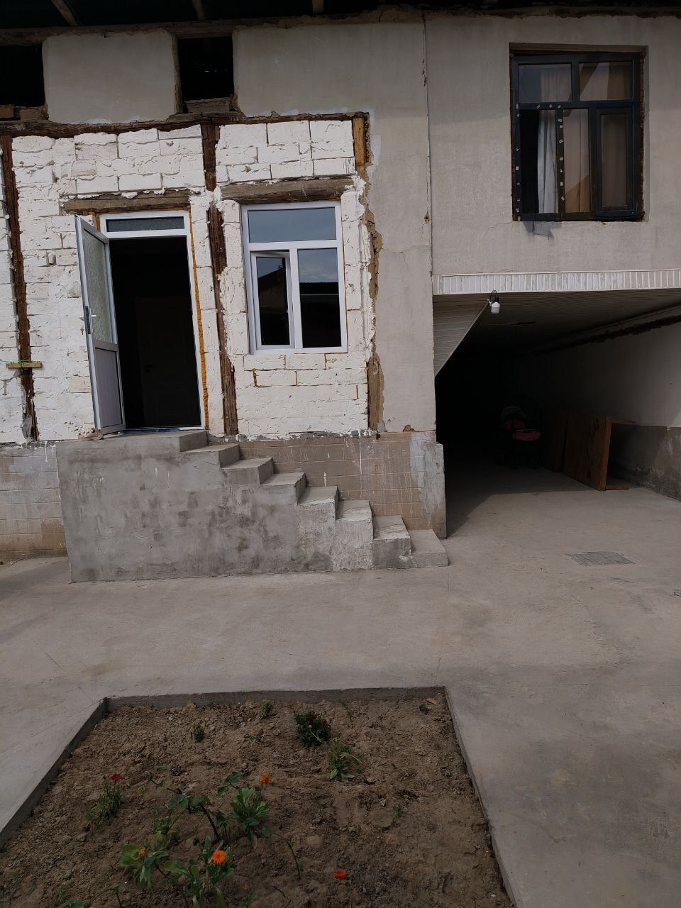 Uchastka hovli uy