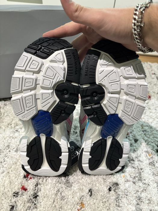 Balenciaga Runner 42