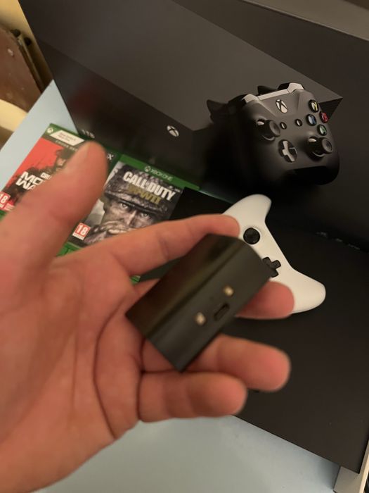 Xbox One X 1TB с 5 игри