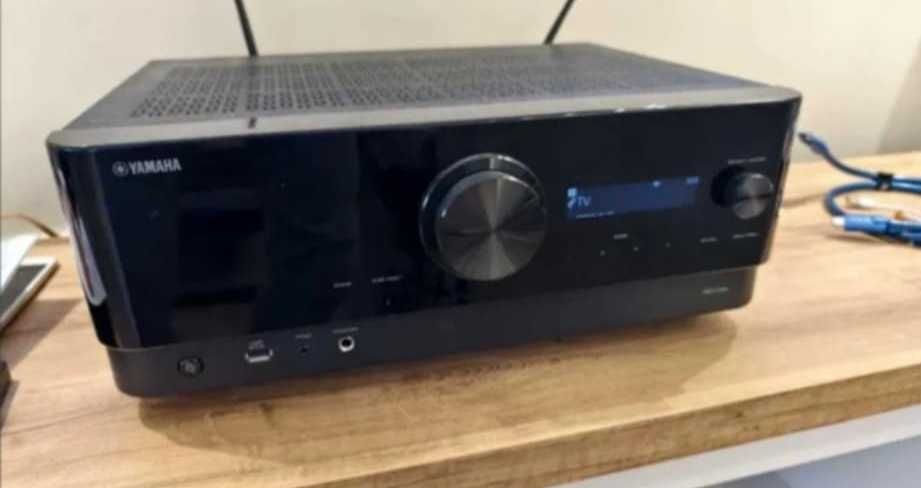AVR ресивър RX-V4A