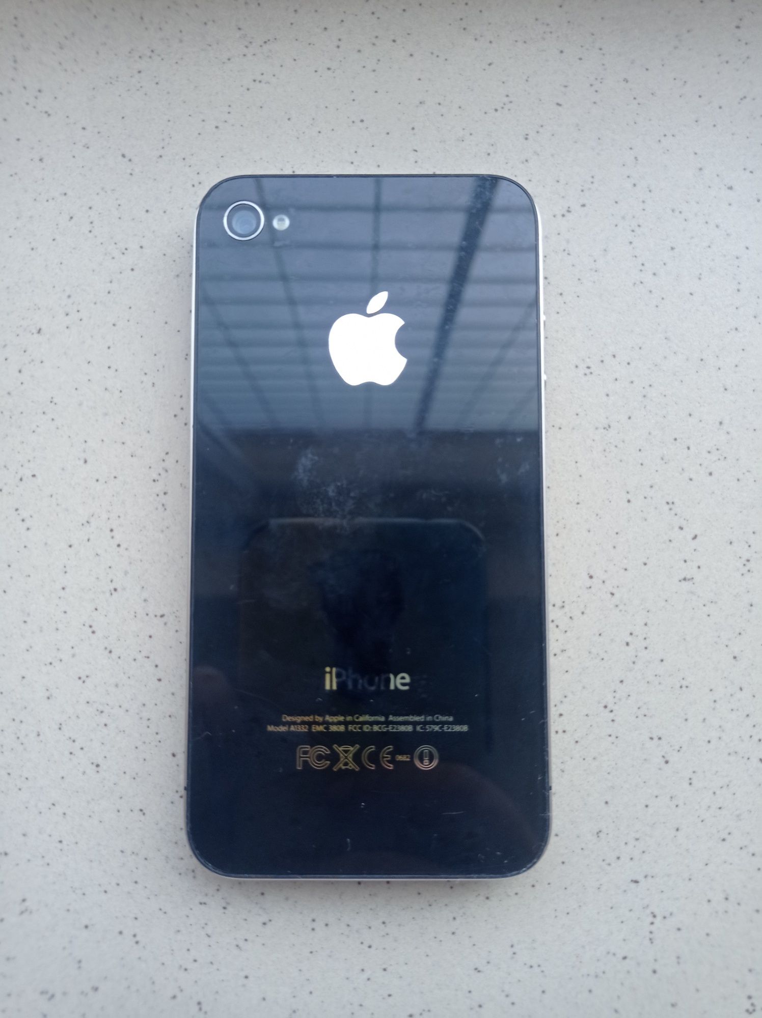 iPhone 4S 16 GB nu dau încărcător