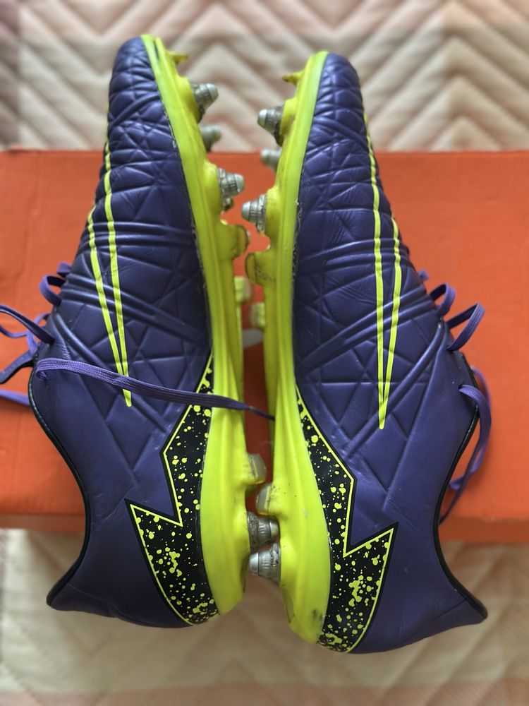 Butonki nike hypervenom