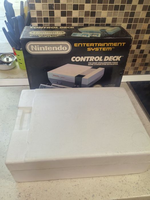 Vând Nintendo nes original în cutie