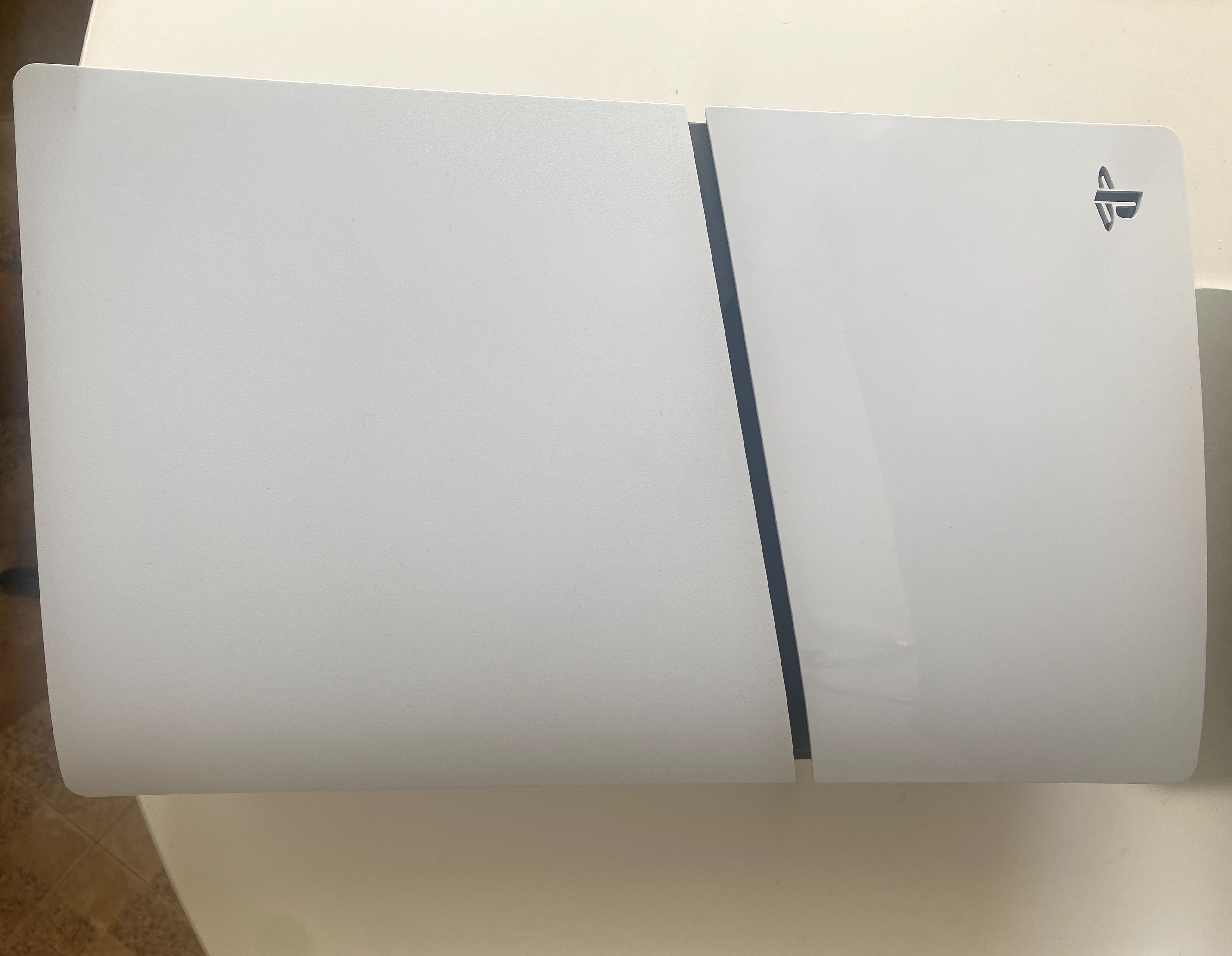 Playstation 5 SLIM (1TB) в гаранция + 6 игри с диск
