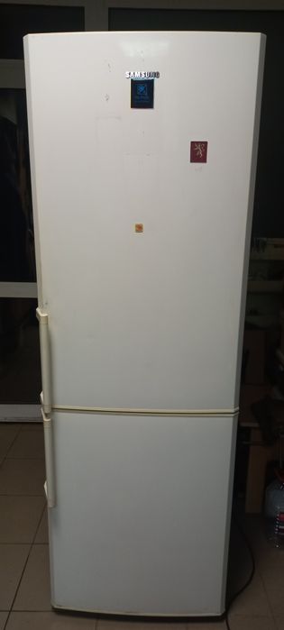 Продавам хладилник фризер Самсунг - ноу фронт система 280 лв.