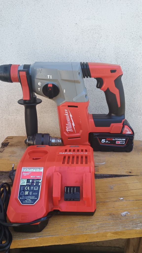 Ciocan rotopercutor milwaukee blhx ,baterie 5 ah,încărcător rapid