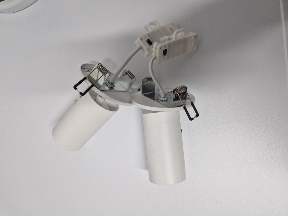 2 spoturi  lumina neutra