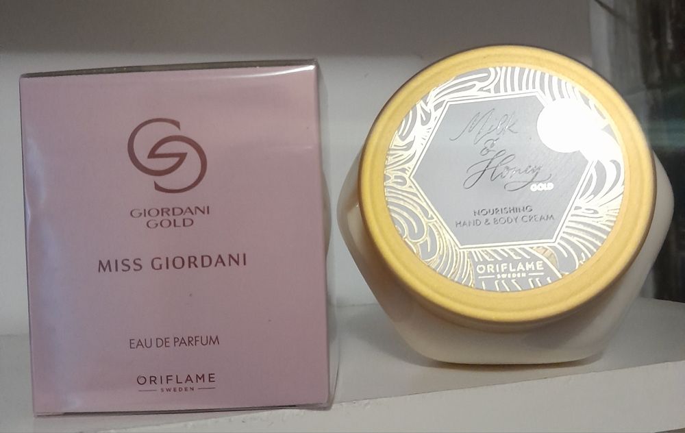 Set parfum și crema