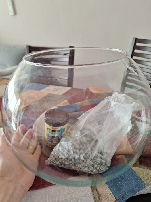 Кръгла аквариум с подарък