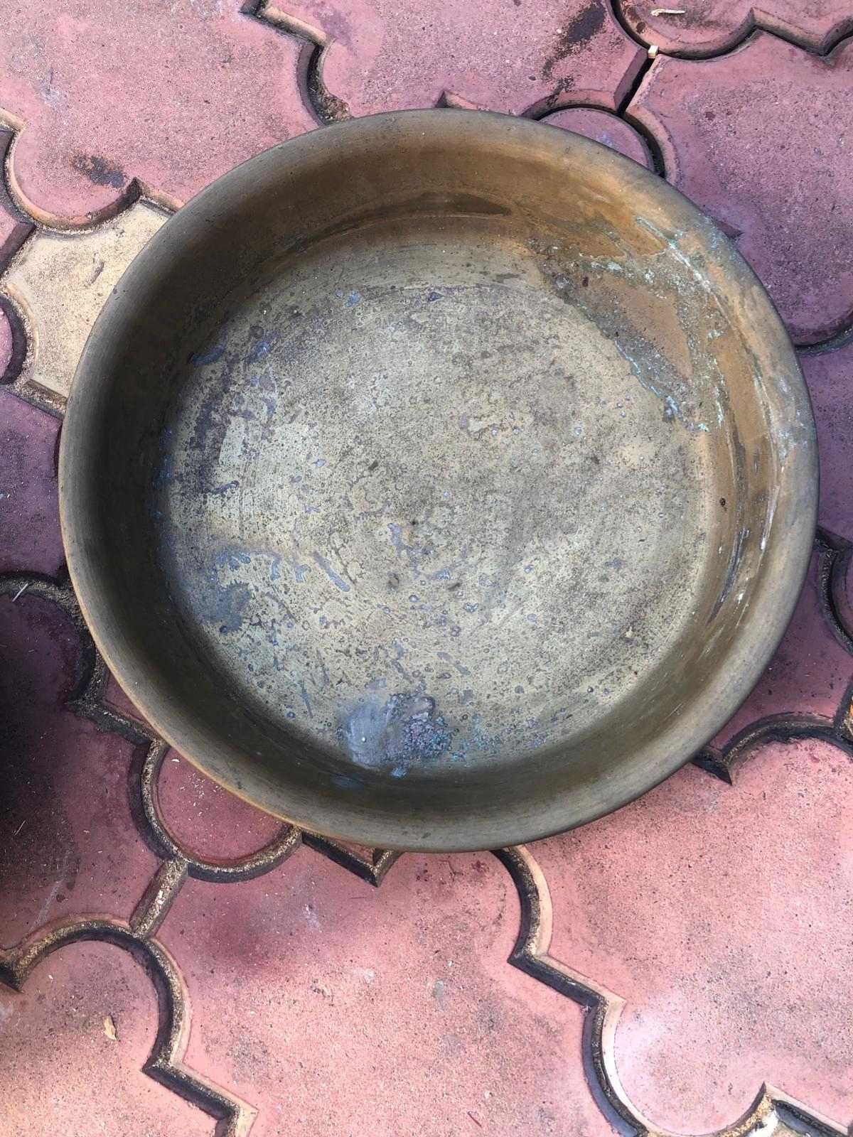 Tavi vase cupru, alama