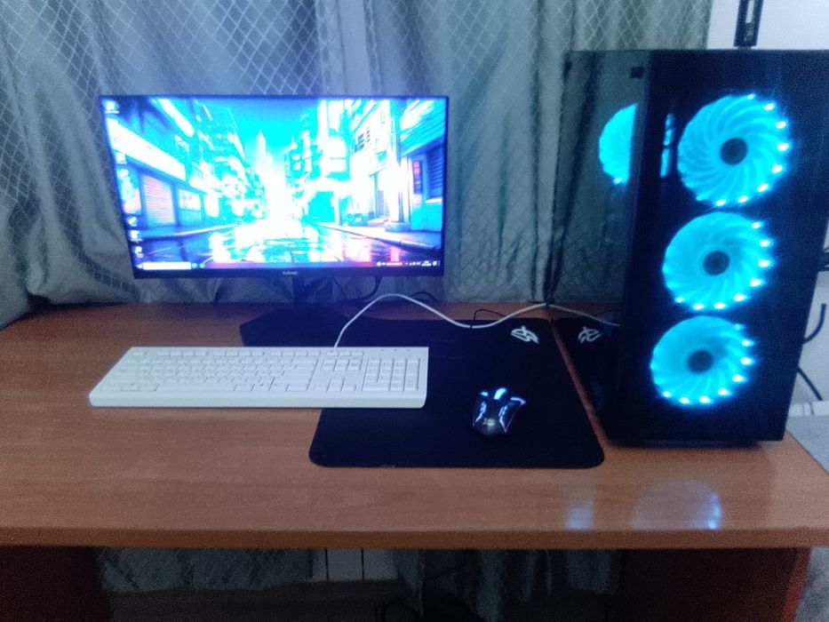 Игровой пк мошьный продаю срочно!