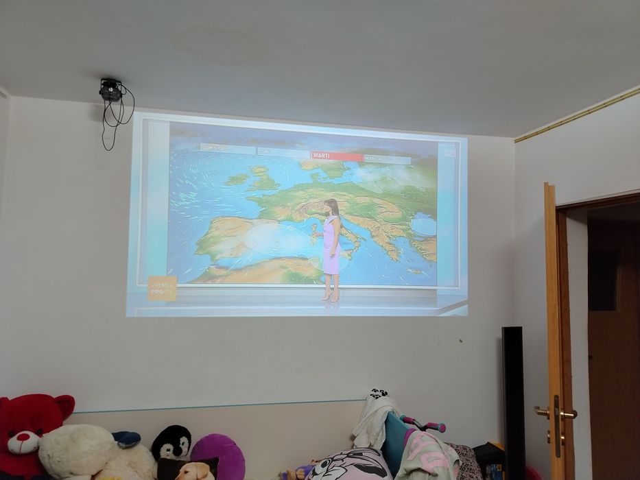 Vând video proiector Smart preț 650 fix