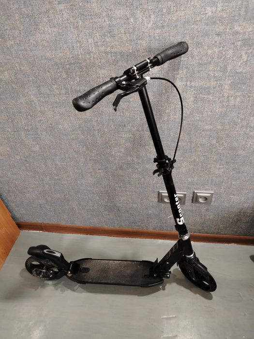 Самокат с ручным тормозом