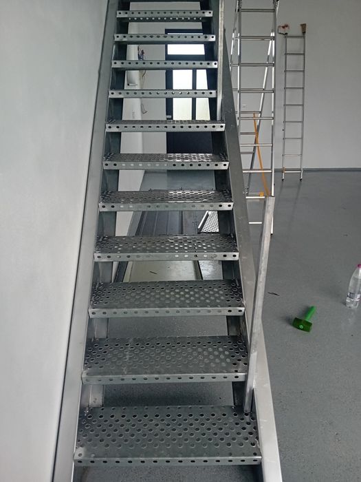 Scara metalica zincata de exterior facem și montaj