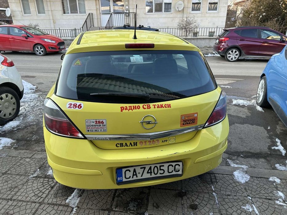 Предлагам под аренда Опел Астра към Радио СВ такси