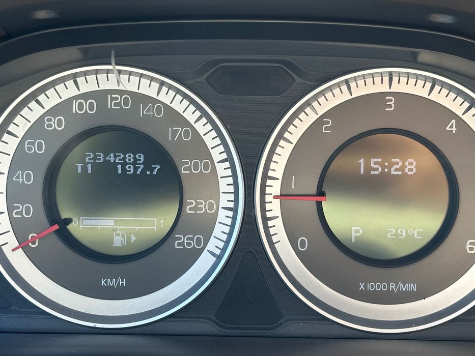 Volvo XC60 + 2 комплекта джанти с нови зимни гуми