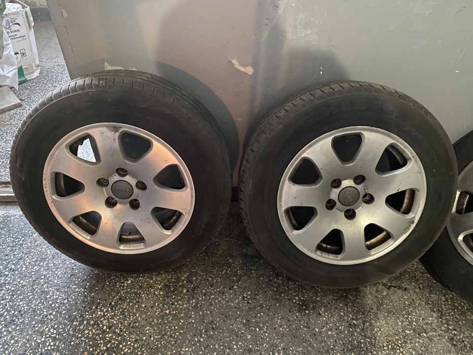 Продавам летни гуми с джантите им оригинални на ауди
