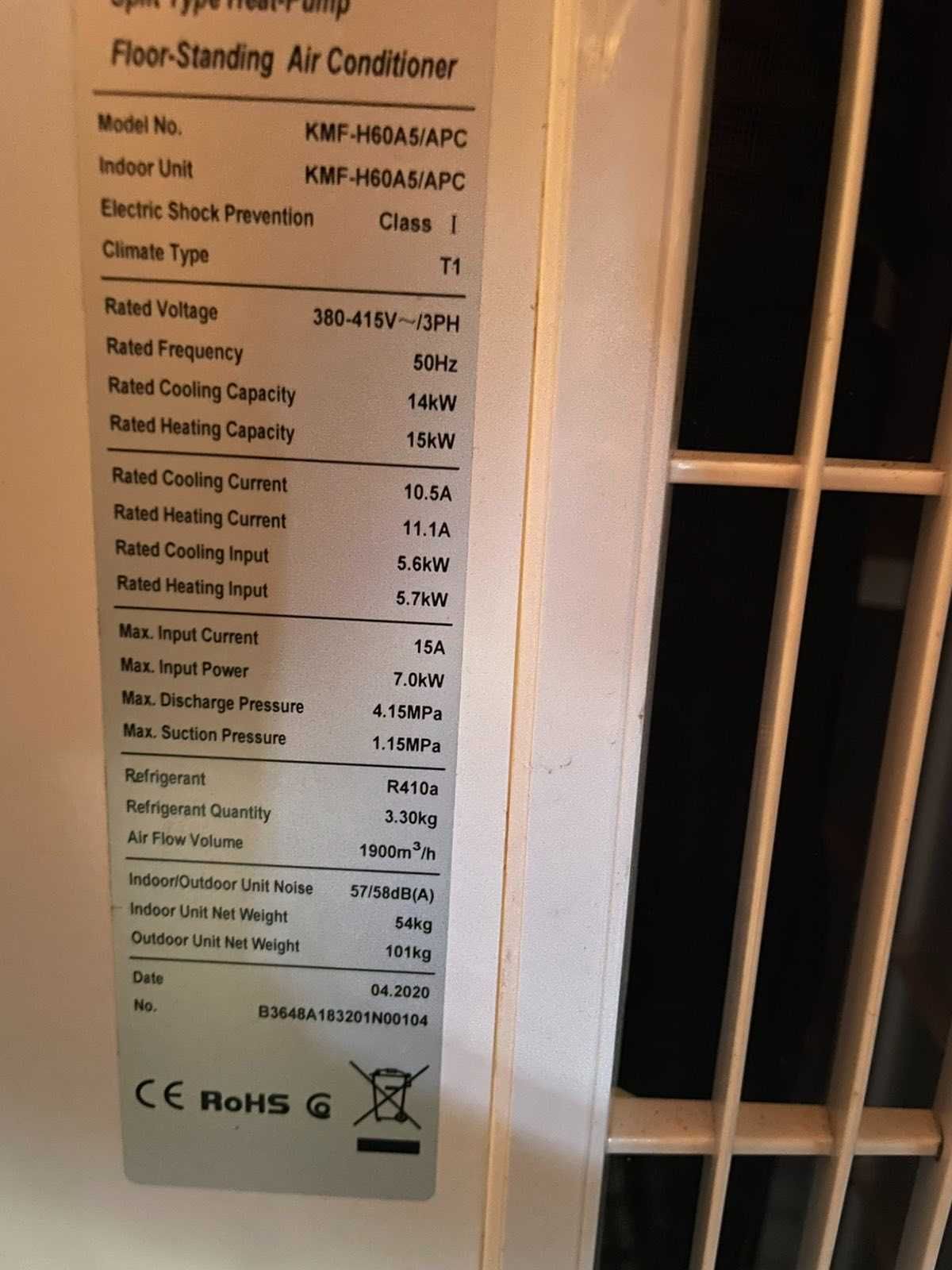 Продавам колонен климатик kobe нов.