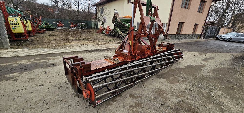 Vand freza kuhn 4metri cu suport semanatoare hidraulic,