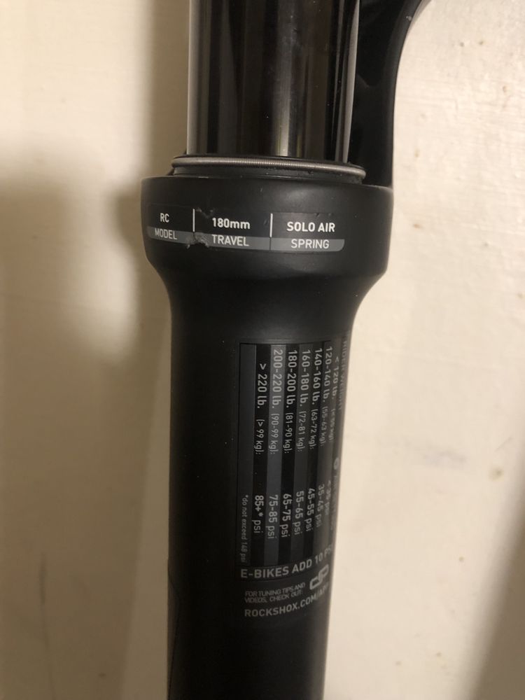 Furca Rockshox Yari 27.5 180 mm