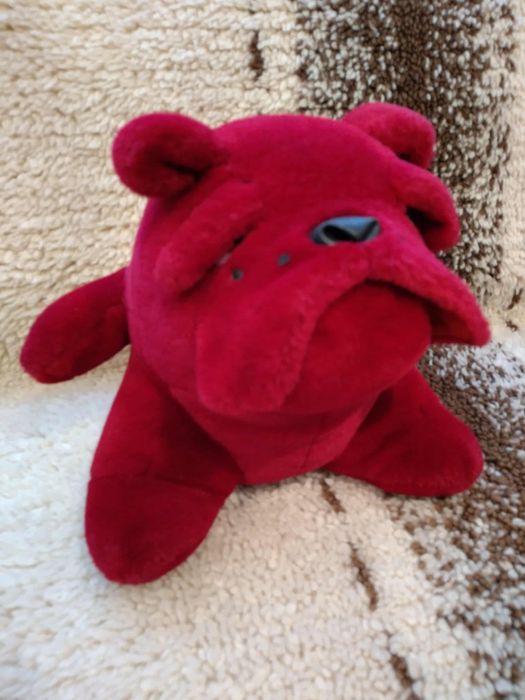 голяма плюшена играчка куче булдог от Холандия