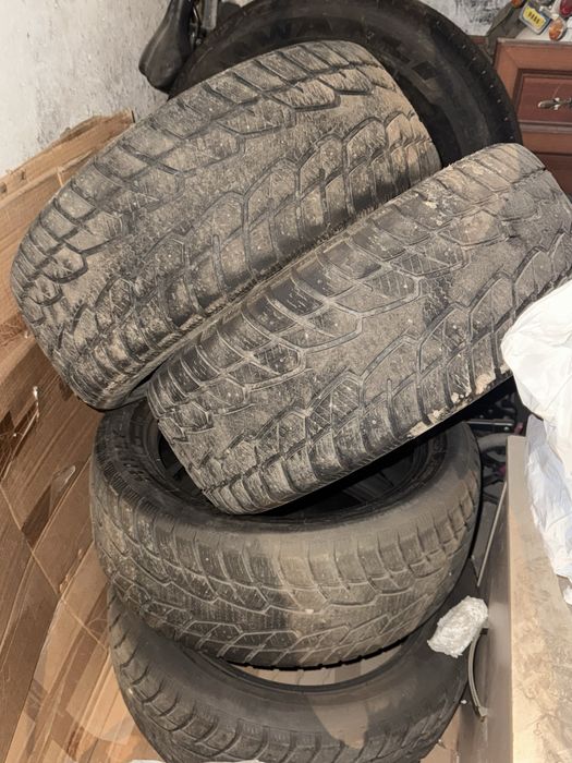 зимние шины отличные 225/50R17